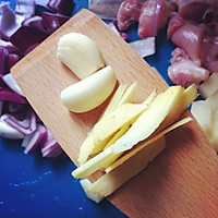 土豆洋葱炒鸡的做法图解1