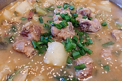 土豆芹菜烧排骨