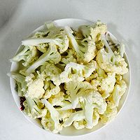 花菜炒肉的做法图解1