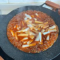 有手就会做的美味韩式铁板年糕辣味拉面鱼饼的做法图解3