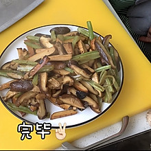 香菇芹菜炒豆干