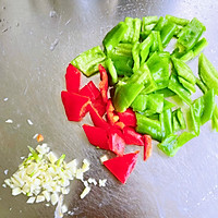 #吃出健康，解决假胖#青红椒炒藕片的做法图解3