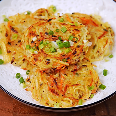 「土豆丝饼」焦香适口，外脆里嫩