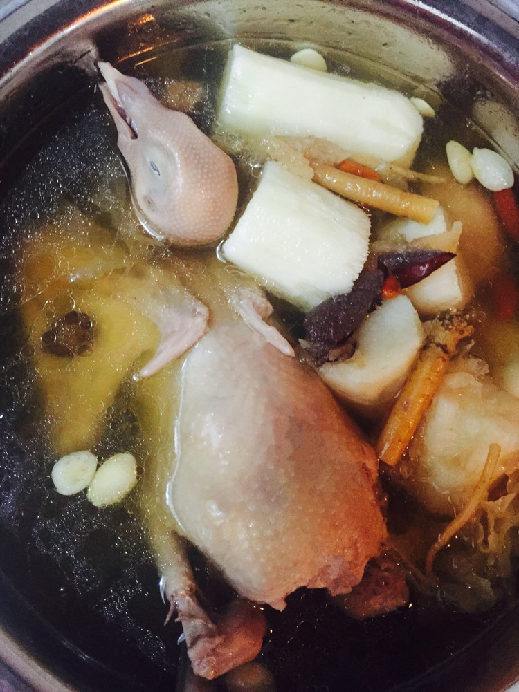 南北杏猪健肉炖鸽子的做法