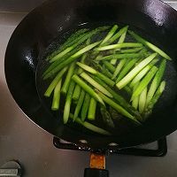 十分钟搞定白灼芦笋的做法图解3