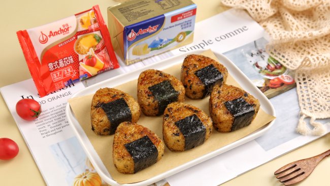 黄油海苔芝士饭团的做法
