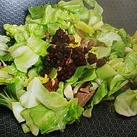 辣肉酱菜炒馍块的做法图解3
