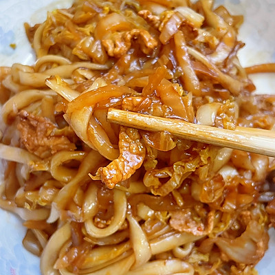 酸菜粉条炒肉丝，酸辣开胃！