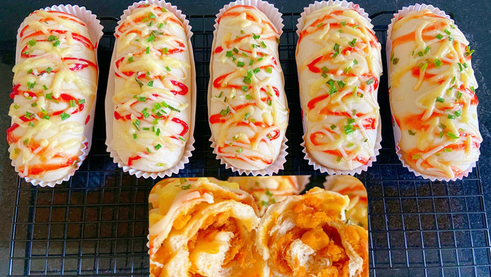 咸蛋黄肉松面包