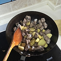排骨土豆饭的做法图解2