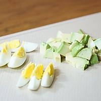 精致早餐：玉米青豆培根沙拉配酸奶水果燕麦片的做法图解5
