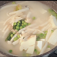 #美食视频挑战赛#滋补好喝｜鱼头豆腐汤的做法图解3