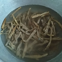 笋干莲藕排骨汤的做法图解4