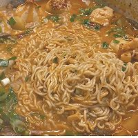 香辣牛肉面～这样煮方便面超级好吃！的做法图解7