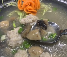 鸡肉丸子蘑菇汤的做法