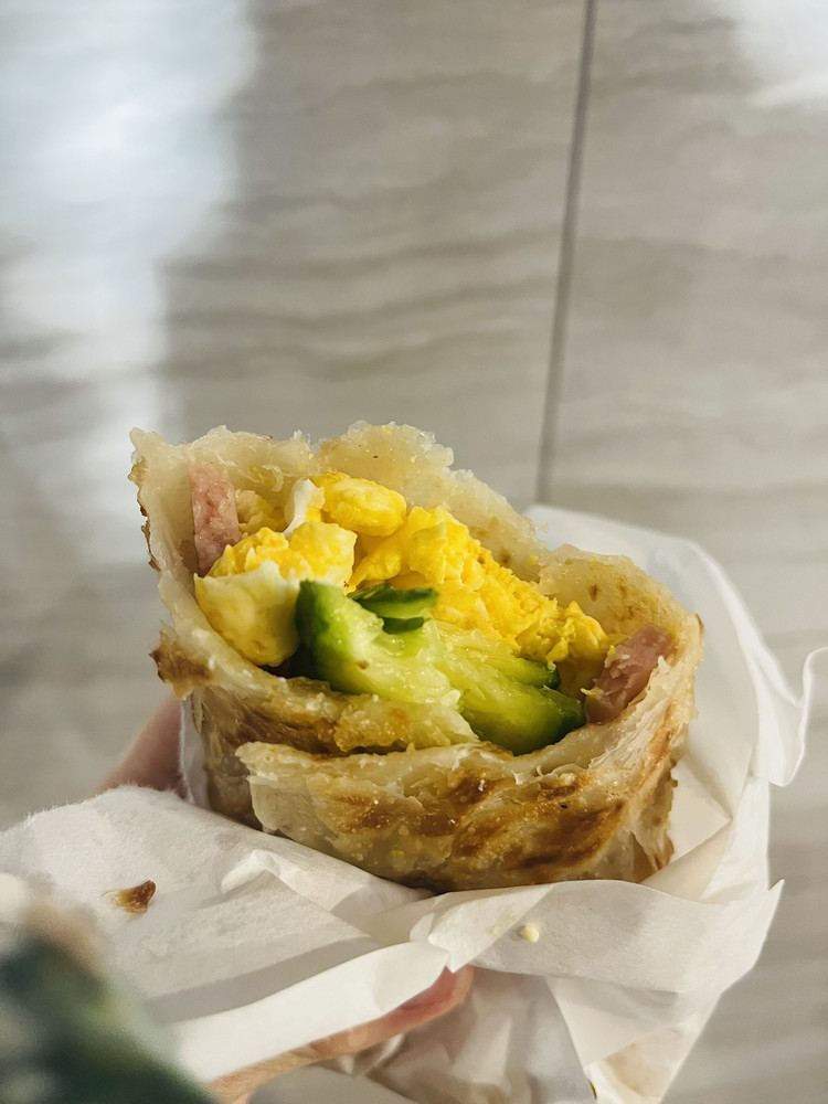 炒蛋午餐肉手抓饼的做法