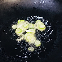 打不飞的太阳蛋油锅蔬菜面的做法图解1