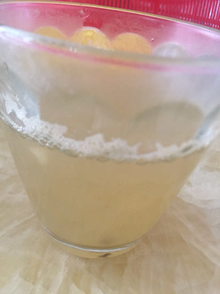 竹蔗茅根水的做法