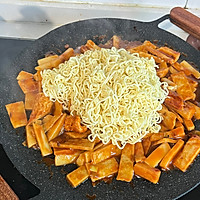 有手就会做的美味韩式铁板年糕辣味拉面鱼饼的做法图解5