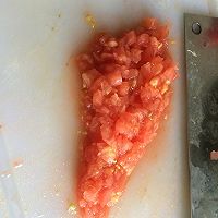 宝宝辅食—西红柿鸡蛋面疙瘩的做法图解1