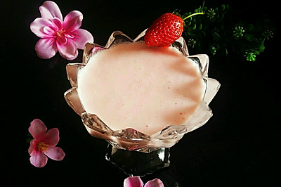 草莓酸奶奶昔（红粉佳人）