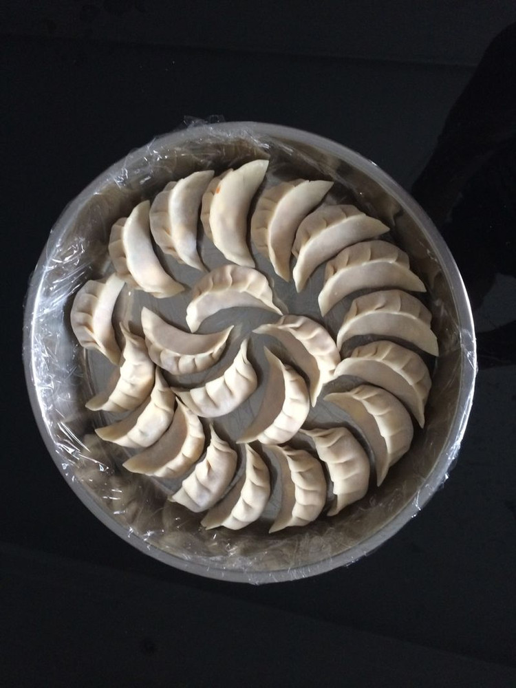 红萝卜玉米饺子的做法