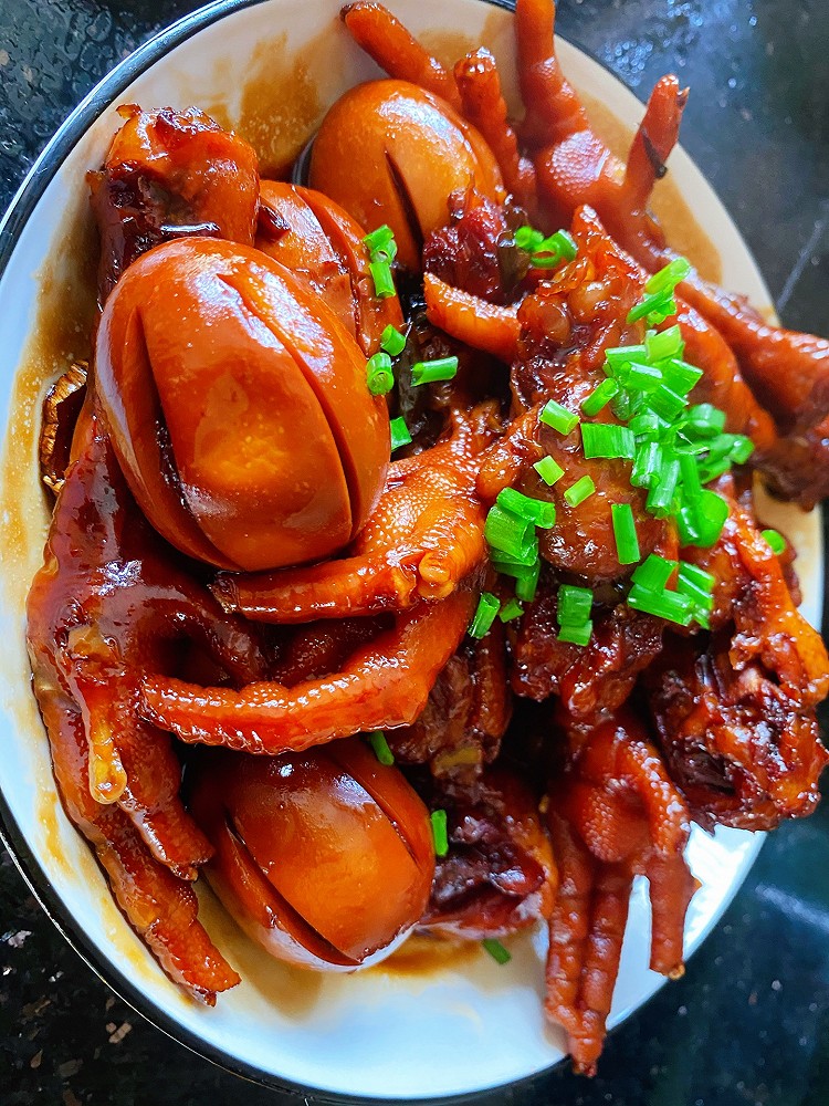 乱炖鸡脚的做法