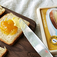 安佳软黄油&芒果酱开放式迷你三明治#安佳黑科技易涂抹软黄油#的做法图解3