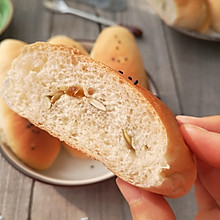 美味营养的坚果小面包