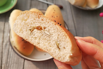 美味营养的坚果小面包