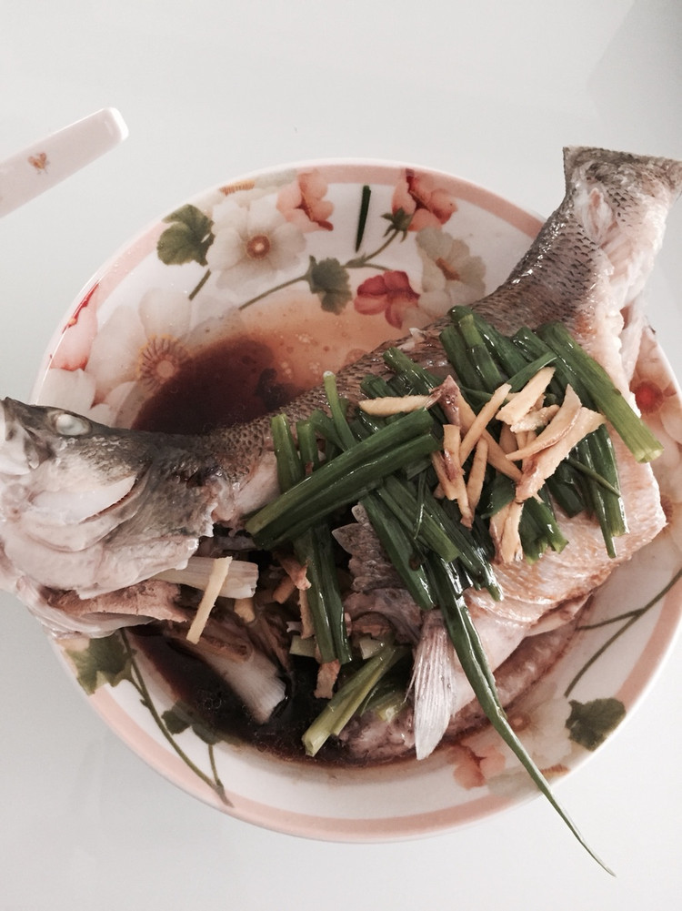 清蒸鲈鱼的做法