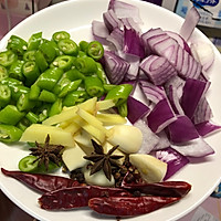 鲜虾鸡爪煲的做法图解3