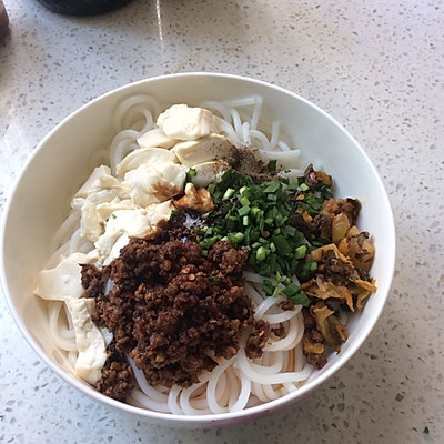 云南小吃一一豆花米线