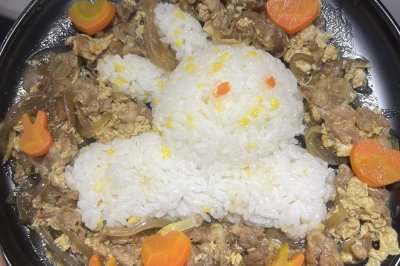 肥牛滑蛋饭（兔年大吉）