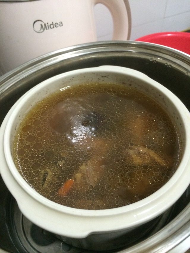 羊肚菌炖白鸽的做法图解6