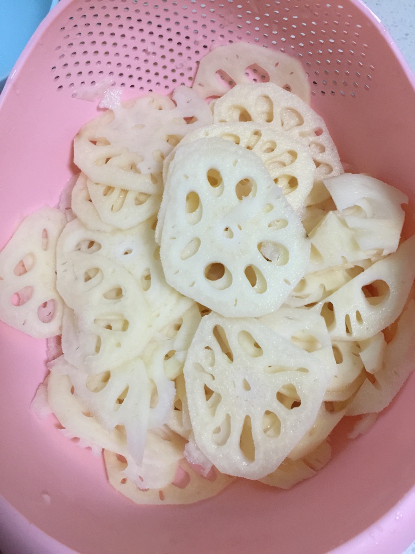 糖醋藕片的做法图解1