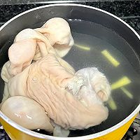 #葱伴侣豆瓣酱能蘸善炒#肥肠煲的做法图解1