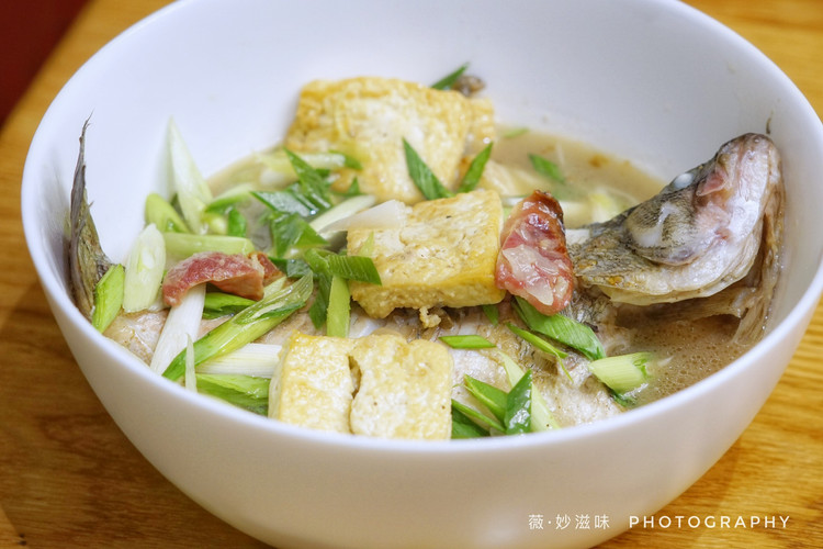 鱼与香肠的约会～香肠豆腐炖鱼～的做法