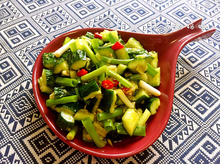 「凉拌黄瓜」越简单越美味的做法
