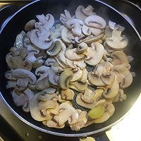 蘑菇炒肉片的做法图解5