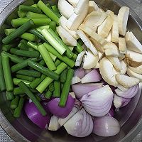 蔬菜炒面的做法图解1