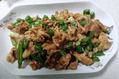 简易上手菜☞小炒肉（鸡脯肉）