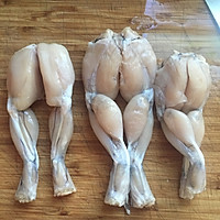 家常菜-鲜美的丝瓜焖田鸡的做法图解1