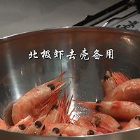 #一蔬一饭皆告白#来一场美食体验，加拿大北极虾紫苏卷的做法图解2