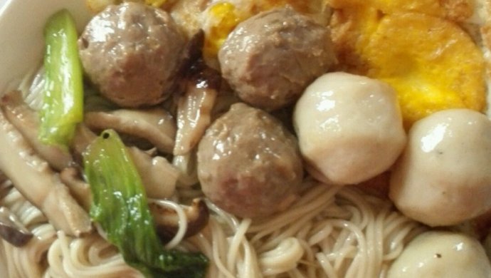 香菇鸡蛋丸子面