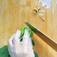 家常快手菜清炒菠菜，做法简单又好吃。#冬季滋补花样吃法#的做法图解1