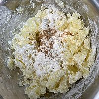 解锁土豆新吃法—火腿肠土豆饼的做法图解3