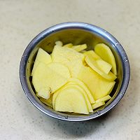 #食在幸福年 总有新花样#酱香素炒土豆的做法图解1