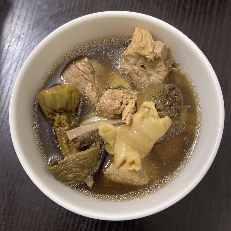 姬松茸花胶排骨汤的做法