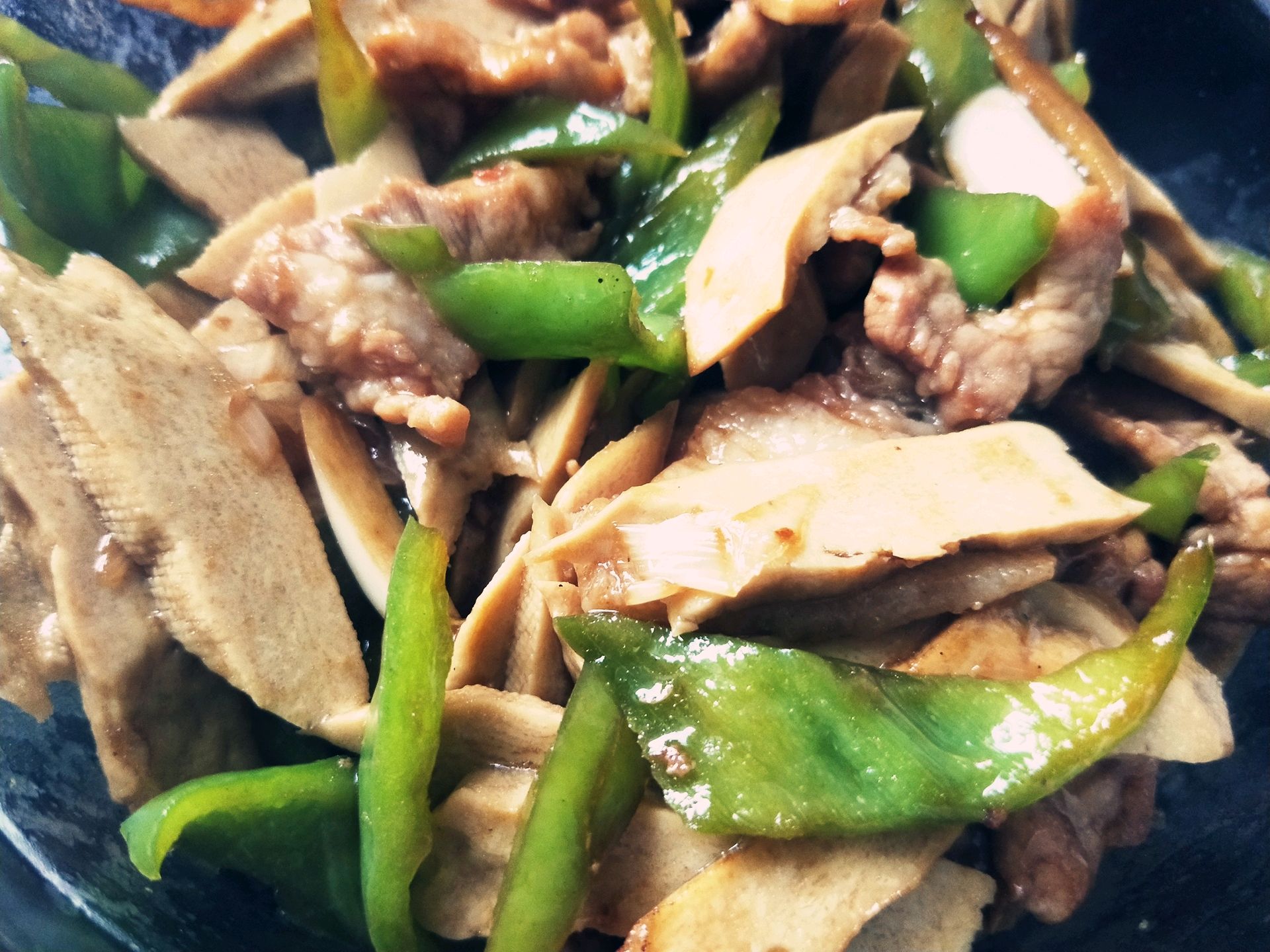 Stir fried meat with dried meat